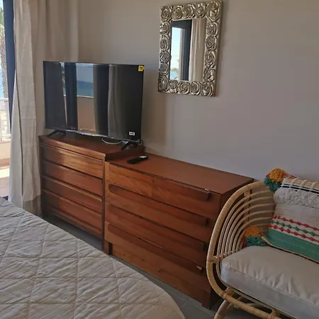 Apartment T3 Sea View - 20 Meters From The Beach *